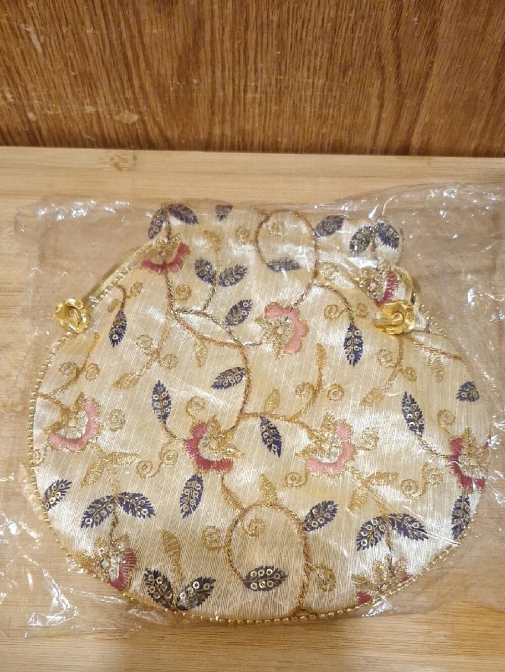 Embroidered Ivory Floral Drawstring Women’s Pouch